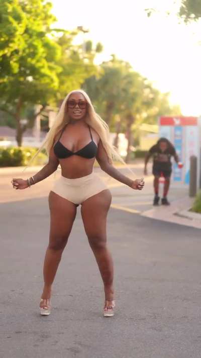 Yes the legs don’t match… AND IDGAF!!!! 😈🙌🏾