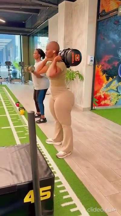 💪🏾🏋🍑🤍🤍