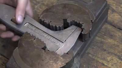 Fractal vise for gripping irregular shaped objects.