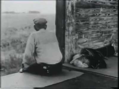 Elizabeth Cotten performing Freight Train at age 84, a song she write at age 12. She invented the 