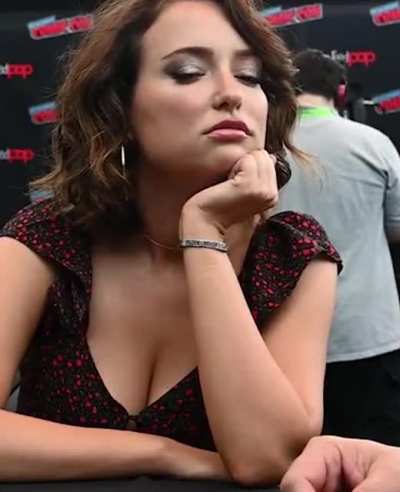 Milana Vayntrub