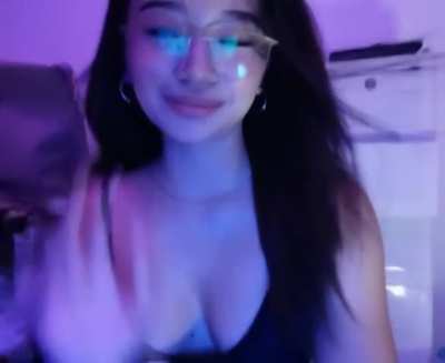 @nawingg   may mga video daw to? 🤤🤤🤤