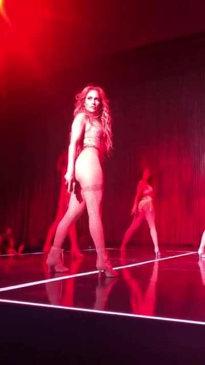 Love when she shakes it