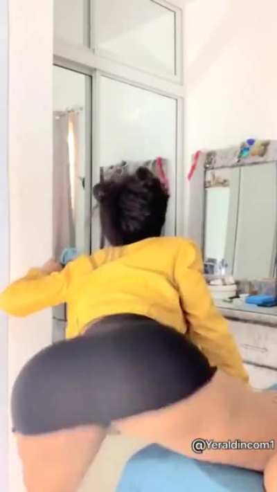 Dominican mami throwing it back pantyless