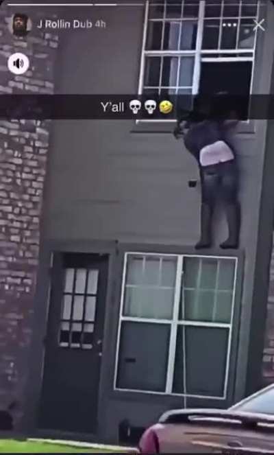 Not my video but man do I love my city. 🥴 girl takes guys phone for a ride.
