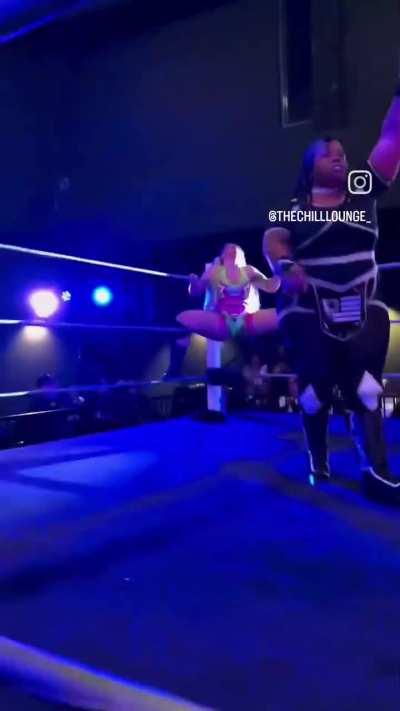 Nahir Robles busted in the corner by Ruthless Lala