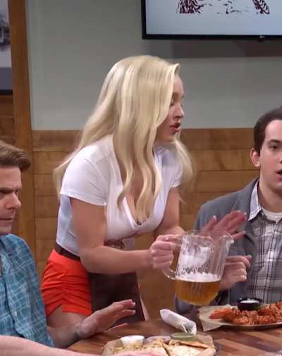 Sydney Sweeney in a hooters top. What a natural fit 