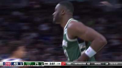 [Highlight] Thanasis Antetokounmpo gets a roar of applause as he checks into the game in the 2nd quarter with the Bucks up 26 points against the Pistons