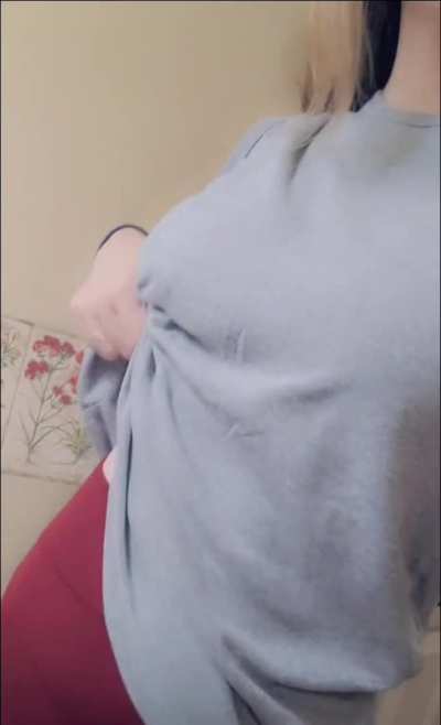 My left titty says hello ☺ (drop)