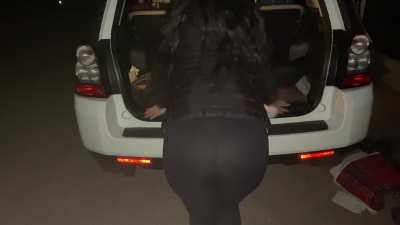 farts in the car