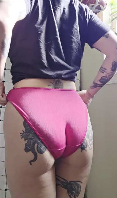 Showing you the panties I'm wearing today!