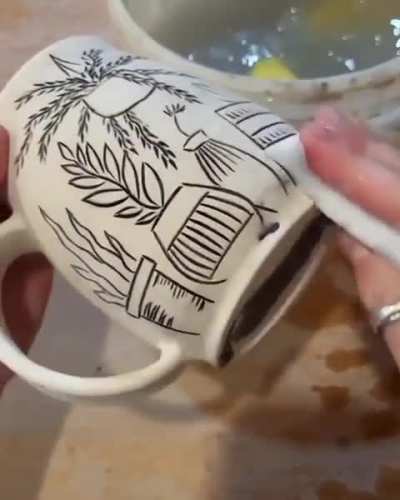 Staining a ceramic mug