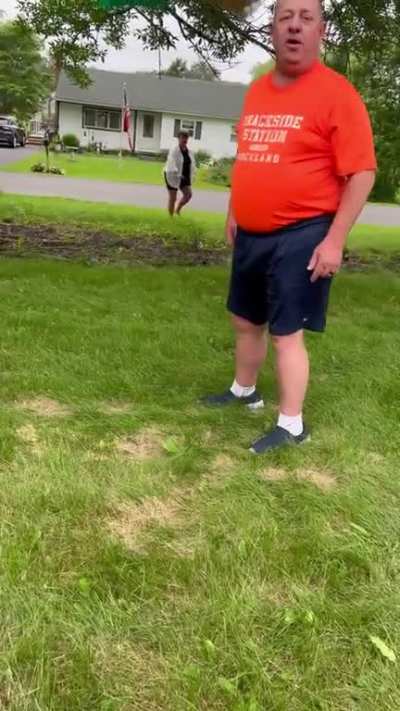 Neighbor dispute in Thomaston, Maine (NSFW language)