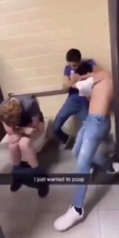Guys are fighting in occupied toilet cabine.