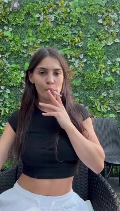 My cigarette and I, a deadly temptation for you