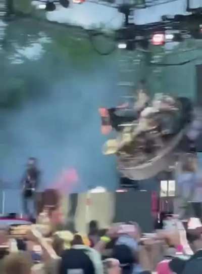 Барабанщик на высоте