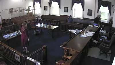 Suspect escapes from courthouse