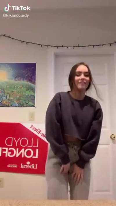 😻