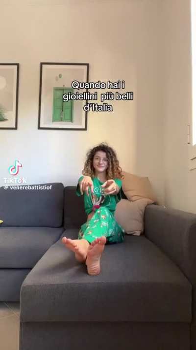 Quirky 31 yr old with amazing soles