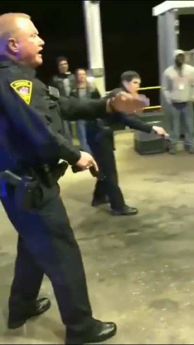 👮‍♂️👮‍♂️