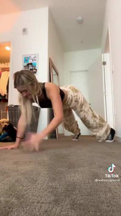 Katie’s ass is so fat 😍