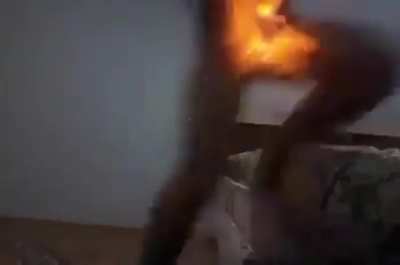 Alev alev yanıyor