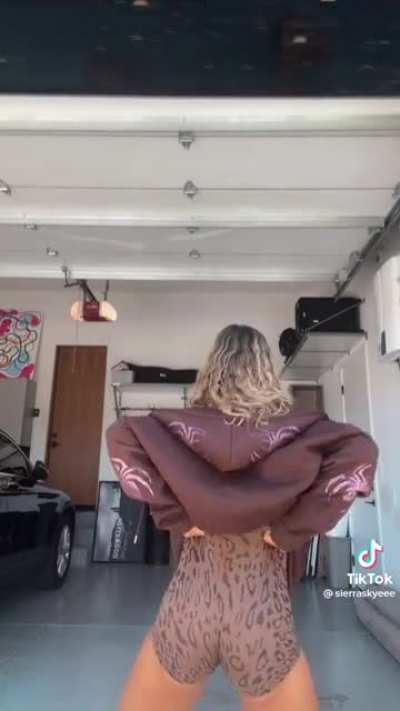 Love a lil booty that can move👀
