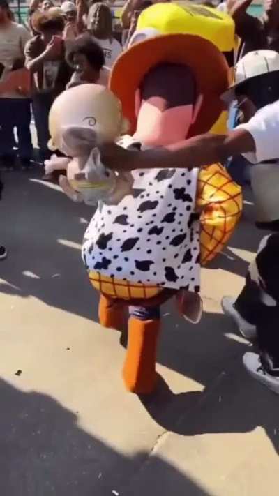Damn I had no idea Woody was chill like that