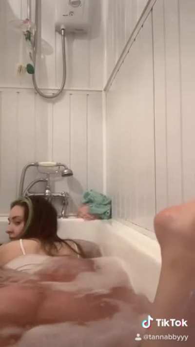 Fun bathtub