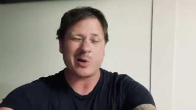 Tom DeLonge mocking himself