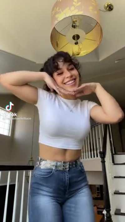 She a lil cutie to me ong
