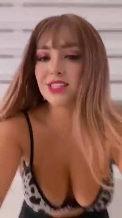 Ari stories 2 (pude sacarlo con esa calidad nomás)