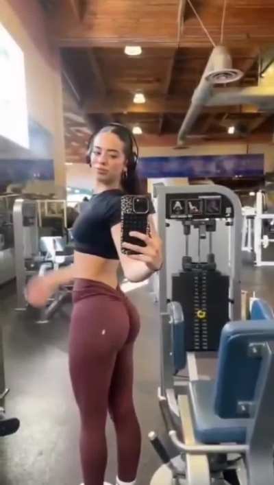 Jerking off to Lolo's ass always hits different