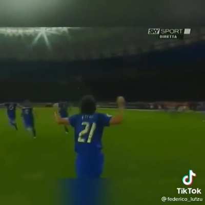 Bu tiktokçu insan müsveddeleri özgüveni ilaçla falan mı alıyor