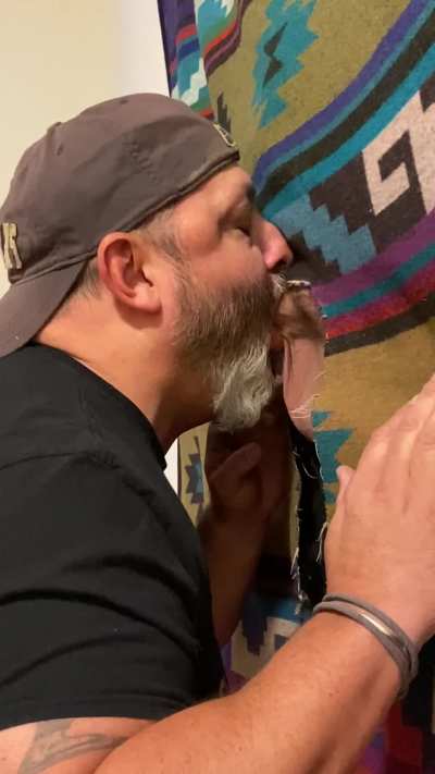 Minnesota Minneapolis 47. Studly married bartender daddy who works at a brewery not too far from me, wanted to get his big cock & incredible sack drained before his shift. 46/5’<wbr>11”/2<wbr>05/7.<wbr>5”