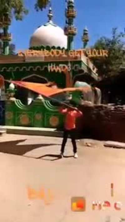 Sanghi Roadtrip Guy(I posted yesterday) did this too. Courageous, foolish or naive?