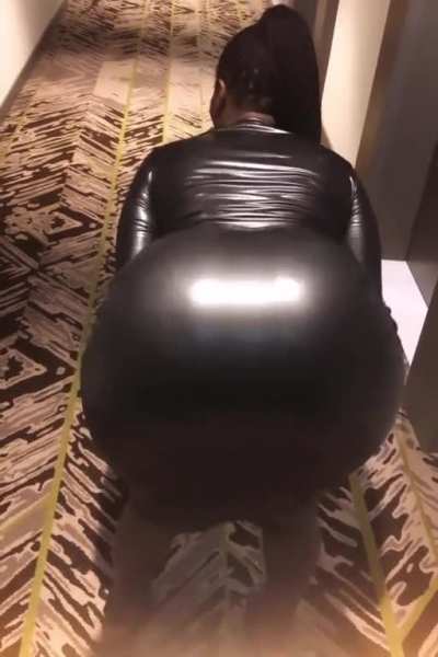 Hallway Twerk