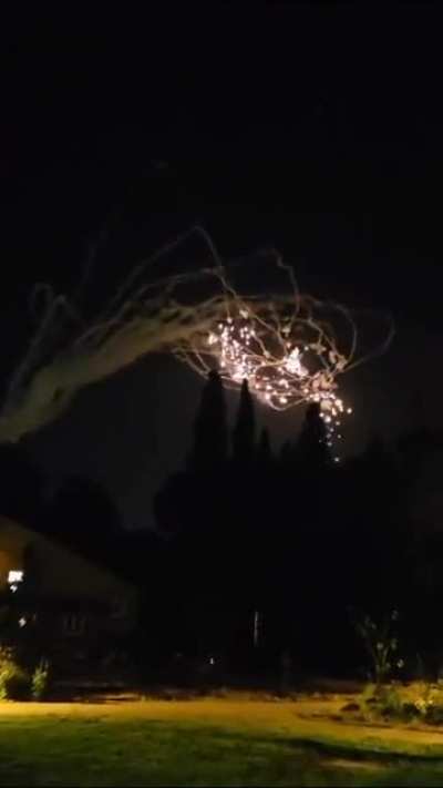 Iron Dome shooting down rocket barrage from southern Lebanon(siren warning)