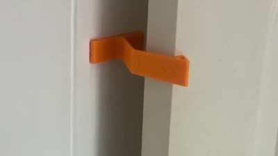Door latch that holds the door