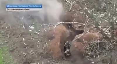 Ukrainian soldiers tried to take down a Russian soldier but they got killed by him.