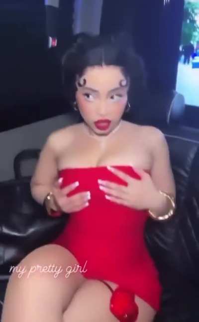Ice Spice dressed as Betty Boop for Halloween 👻