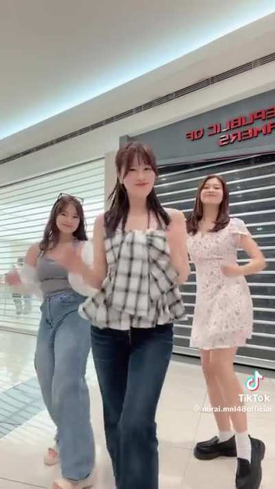 [DANCE CHALLENGE!] MNL48 Mirai with MNL48 Sarina and MNL48 Wida!