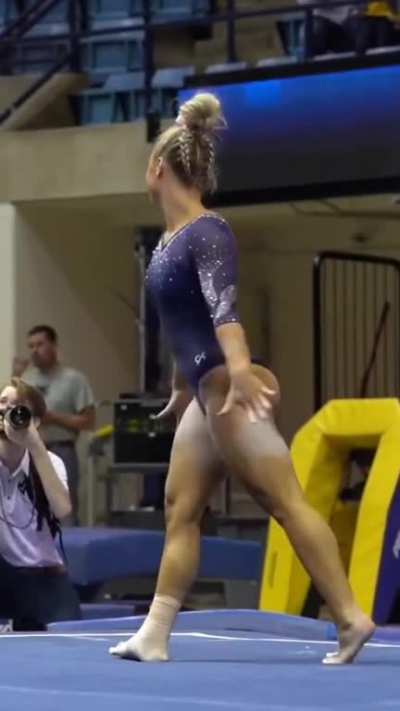 Chloe 🍑🍑