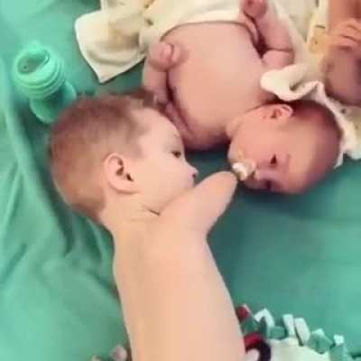 This is the sweetest gesture I have seen so far ❤️😍