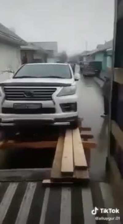 Грустная музыка.
