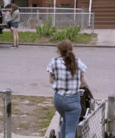 Emma Kenney in Shameless [S9E13-2019]