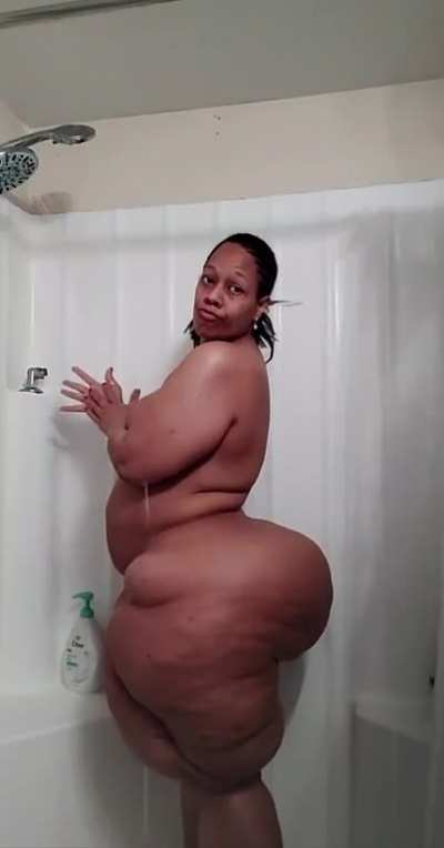 The legend herself spreading them ass cheeks & busting it wipe open 🍑