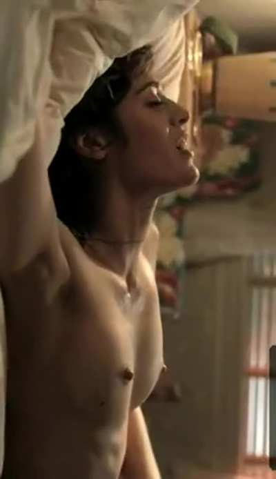 Lizzy Caplan