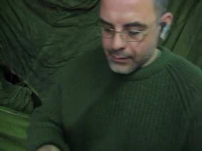 How to open a velcro without anyone hearing it