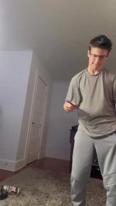 Someone posted themselves flipping a butterfly knife and you all liked it so here’s my flipping :)